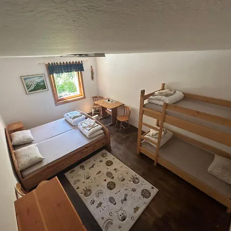 אכסניה Mountain Hut Dom Pod Storzicem Tržič