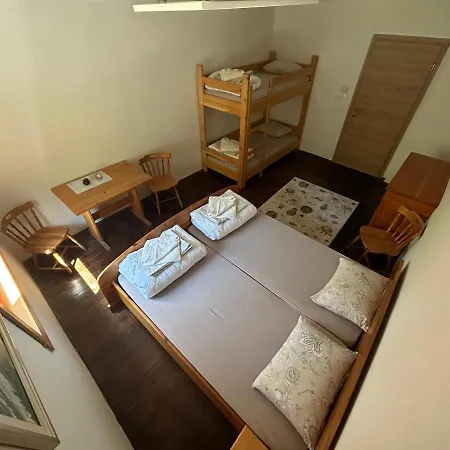 Mountain Hut Dom Pod Storzicem