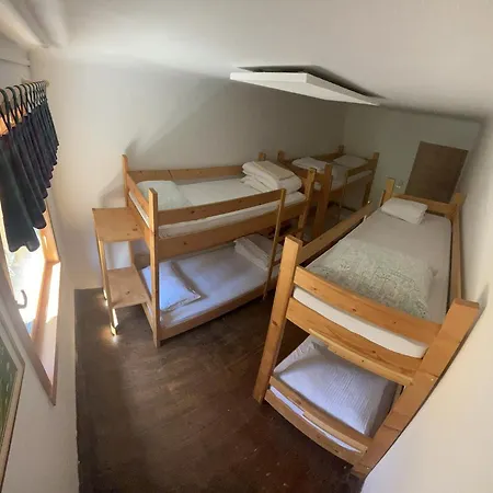 Mountain Hut Dom Pod Storzicem אכסניה