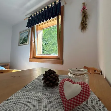 Mountain Hut Dom Pod Storzicem אכסניה