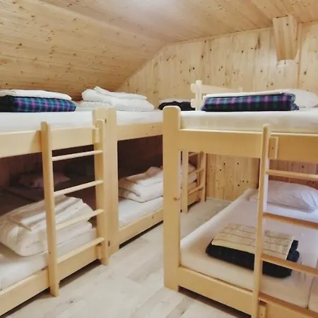 Mountain Hut Dom Pod Storzicem אכסניה Tržič