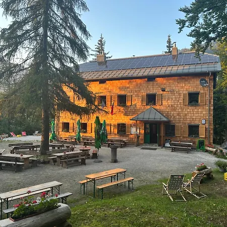 Mountain Hut Dom Pod Storzicem Tržič
