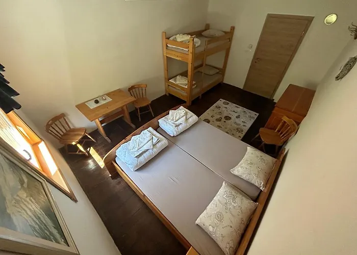 Mountain Hut Dom Pod Storzicem